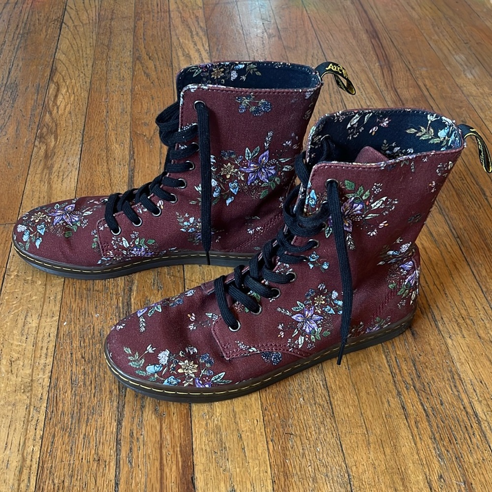 Dr martens women’s size 10 in great condition floral print